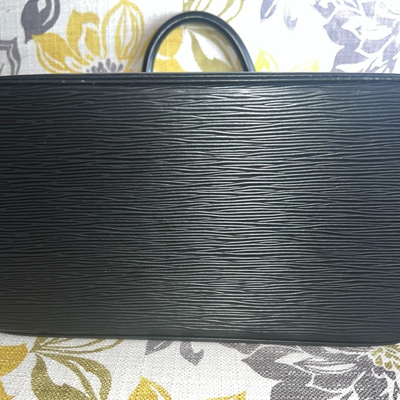 Louis Vuitton Alma - Picture 4 of 16